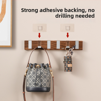 Lipni sieniniai kabliukų rinkinys su keturiais ar daugiau kablių, iš plastiko, apkrova 1–3 kg, dizainas – valrieksto grūdų tekstūra ir pianino klavišų įkvėptas stilius, modernus minimalistinis