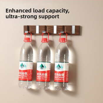 Lipni sieniniai kabliukų rinkinys su keturiais ar daugiau kablių, iš plastiko, apkrova 1–3 kg, dizainas – valrieksto grūdų tekstūra ir pianino klavišų įkvėptas stilius, modernus minimalistinis