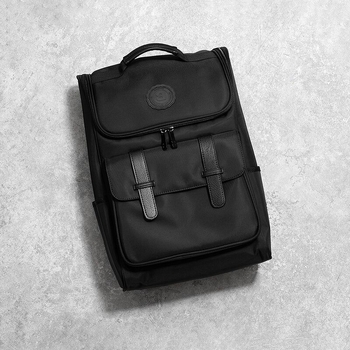 Nylon hátizsák, kapacitás 20–35 liter, légpárnás vállpánttal, kompatibil 15 hüvelykes laptophoz, utazáshoz