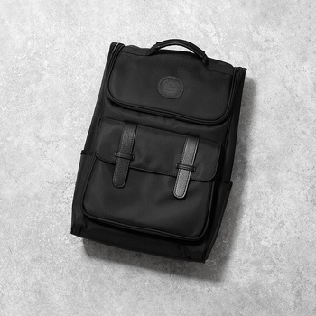 Nylon hátizsák, kapacitás 20–35 liter, légpárnás vállpánttal, kompatibil 15 hüvelykes laptophoz, utazáshoz