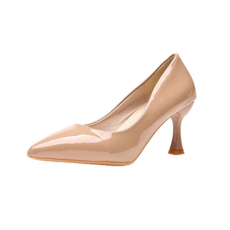 Moteriški aukštakulniai su smailiu pirštu, vidutinio aukščio kulnas 3–6 cm, plonas kulnas, viršus iš Super Fiber, padas iš gumos