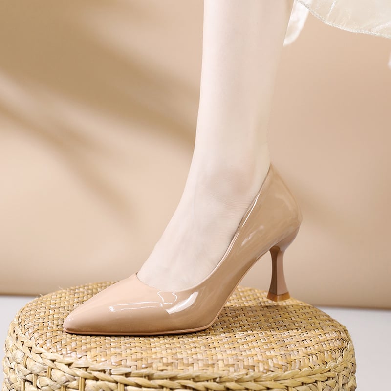 Moteriški aukštakulniai su smailiu pirštu, vidutinio aukščio kulnas 3–6 cm, plonas kulnas, viršus iš Super Fiber, padas iš gumos