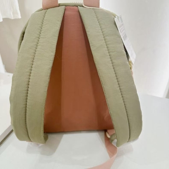 Óvodai gyerek hátizsák alma hímzéssel, könnyű nylonból, bélés poliészter-pamut, cipzáras zárás, lélegző, megkönnyíti a terhet, mindennapi használatra