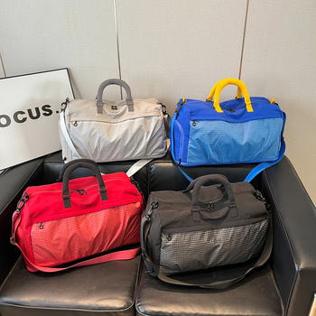 Női utazótáska — 20–35 L kapacitás, nylon, keresztpánt, kopásálló, száraz–nedves elválasztás