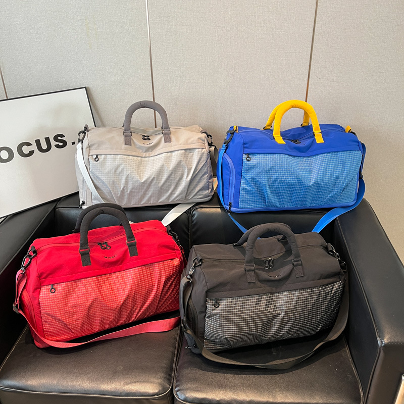 Női utazótáska — 20–35 L kapacitás, nylon, keresztpánt, kopásálló, száraz–nedves elválasztás