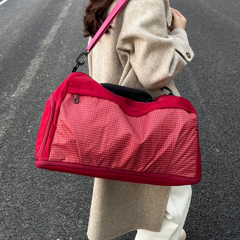 Női utazótáska — 20–35 L kapacitás, nylon, keresztpánt, kopásálló, száraz–nedves elválasztás