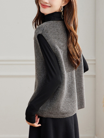 Γυναικείο πλεκτό γιλέκο-καρντγκαν, στρογγυλός λαιμός, φαρδιά εφαρμογή, ακρυλικό νήμα, μήκος 50–65 εκ