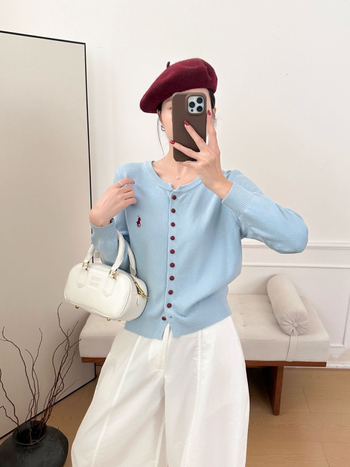 Γυναικείος πλεκτός καρντιγκάν — χαλαρή γραμμή, μακριά μανίκια, στρογγυλή λαιμόκοψη, ζωικό μοτίβο, μέτριο πάχος, ύφασμα από μίγμα βισκόζης και πολυεστέρα, φθινόπωρο 2025