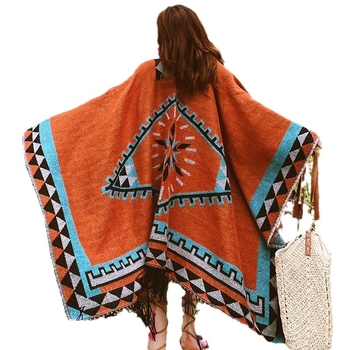 Bohemiškos etninio stiliaus pelerinė – dirbtinis kasmaras, plotis 135 cm, spalvotos grotelės raštas, satino apdaila