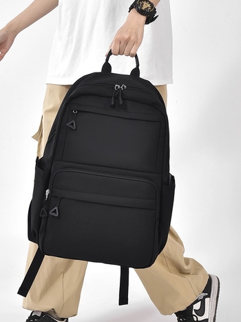 Uniszex hátizsák, városi minimalistikus dizájn, 15 hüvelykes laptophoz illeszkedik, poliészter anyag, kapacitás alatt 20 L, légpárnás vállpántok