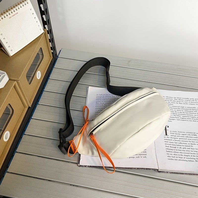 Nailoninė per petį kuprinė vyrams ir moterims, miesto paprastumas; užtrauktukas užsegimas, vidinė užtrauktinė kišenė, poliesterio pamušalas, raštas: vientisas