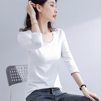 Pamuk majica s 3/4 rukavima, uskog kroja, okrugli izrez, srednja duljina, 95% pamuk i elastan ispod 30%.