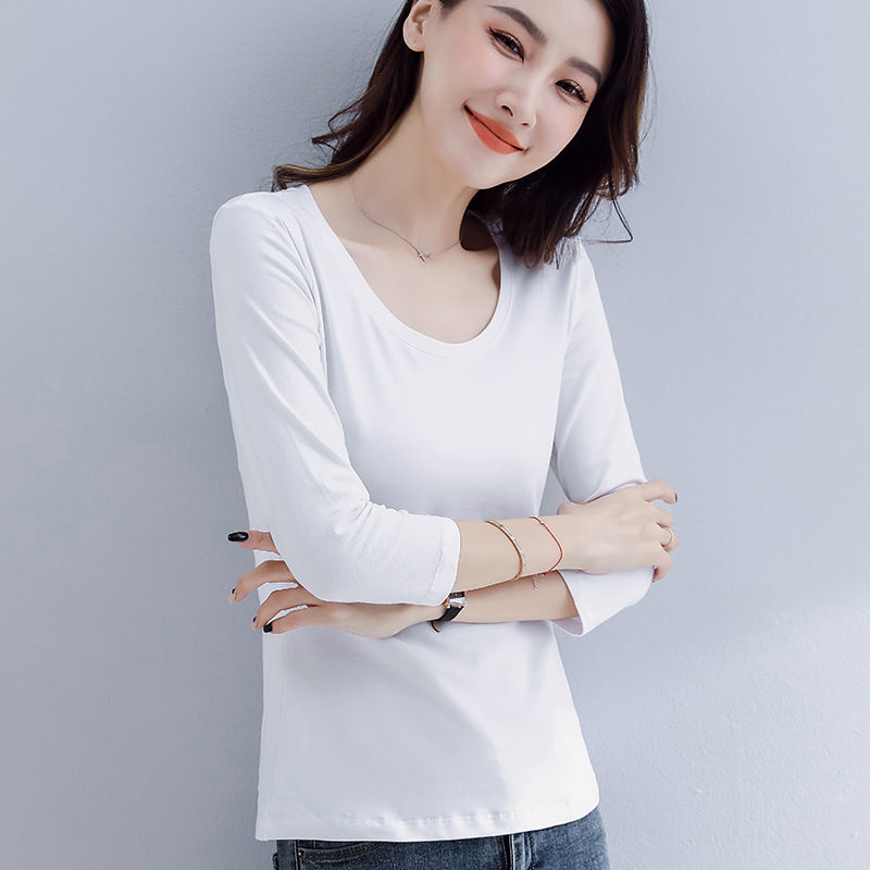 Pamuk majica s 3/4 rukavima, uskog kroja, okrugli izrez, srednja duljina, 95% pamuk i elastan ispod 30%.