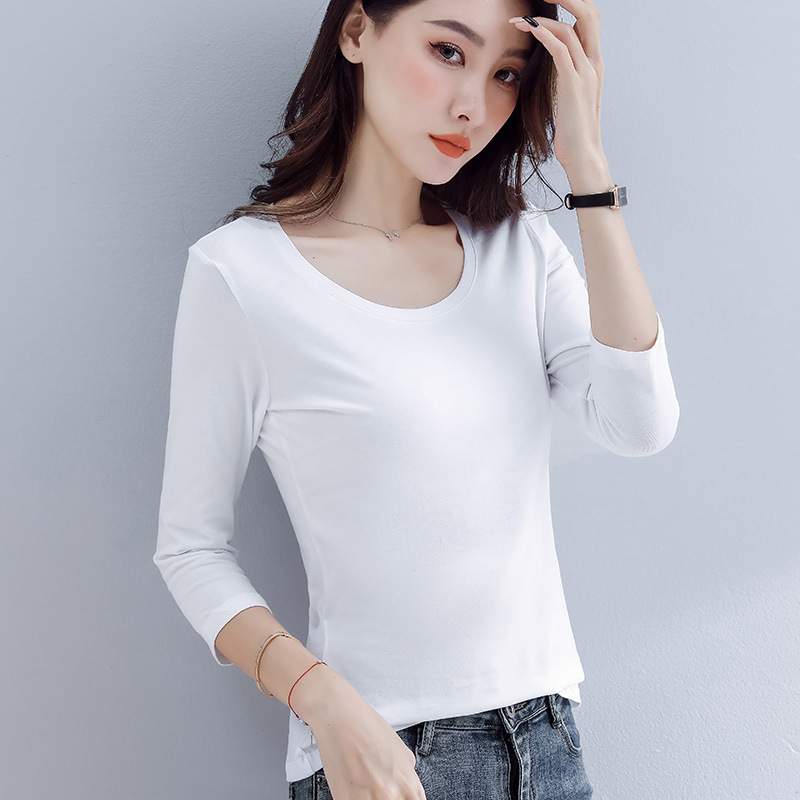 Pamuk majica s 3/4 rukavima, uskog kroja, okrugli izrez, srednja duljina, 95% pamuk i elastan ispod 30%.