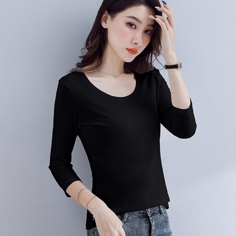 Pamuk majica s 3/4 rukavima, uskog kroja, okrugli izrez, srednja duljina, 95% pamuk i elastan ispod 30%.