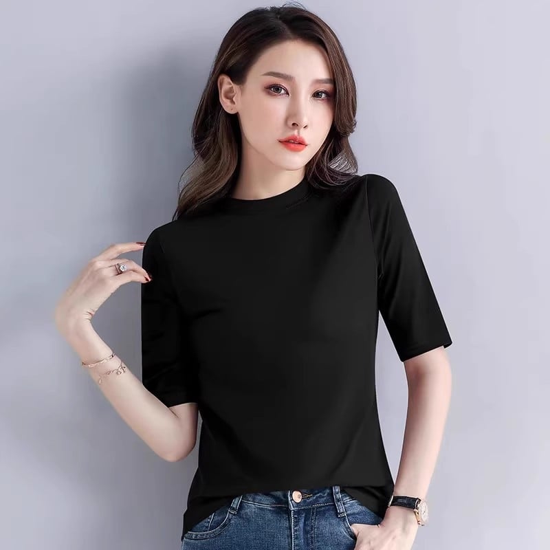 Pamuk majica s 3/4 rukavima, uskog kroja, okrugli izrez, srednja duljina, 95% pamuk i elastan ispod 30%.