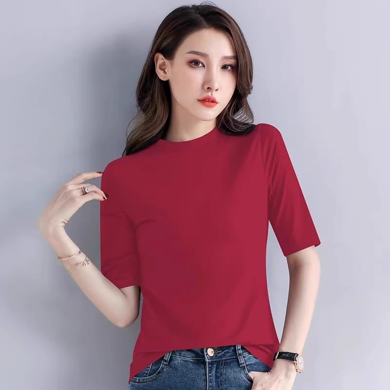 Pamuk majica s 3/4 rukavima, uskog kroja, okrugli izrez, srednja duljina, 95% pamuk i elastan ispod 30%.