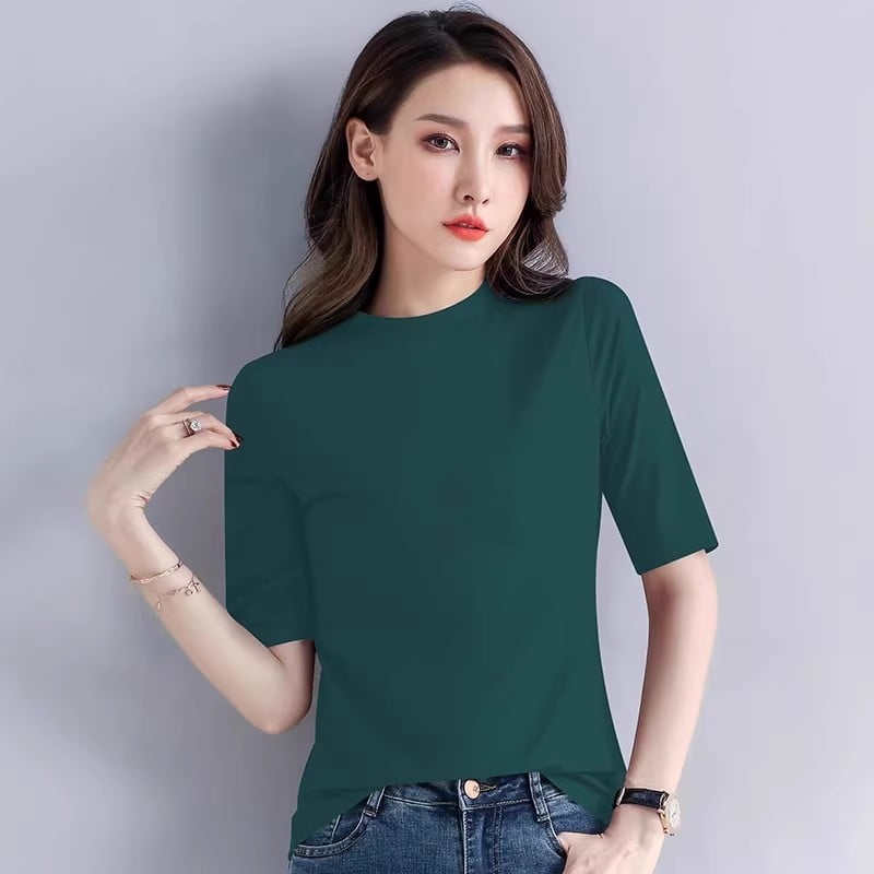 Pamuk majica s 3/4 rukavima, uskog kroja, okrugli izrez, srednja duljina, 95% pamuk i elastan ispod 30%.