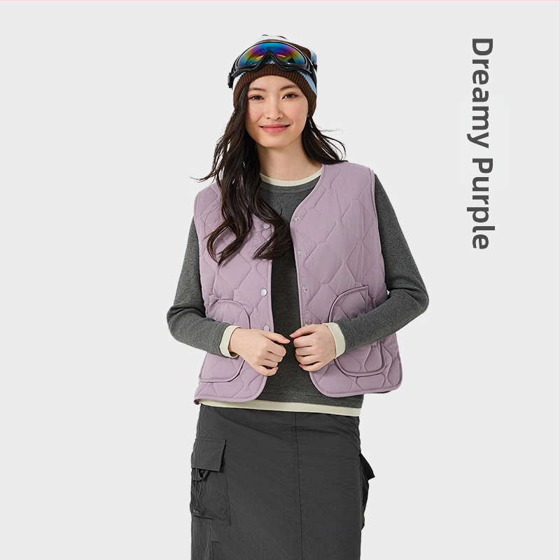 Nailoninė liemenė su poliesterio įdaru – V kaklo iškirptė, vienos eilės mygtukų užsegimas, vienalytė spalva, įprasta ilgio