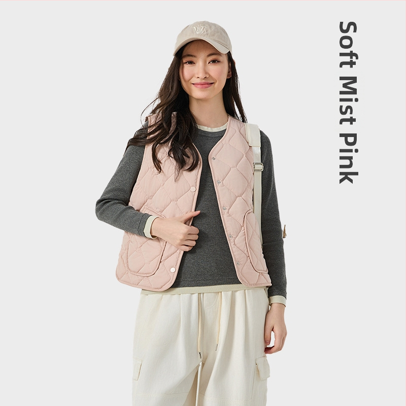 Nailoninė liemenė su poliesterio įdaru – V kaklo iškirptė, vienos eilės mygtukų užsegimas, vienalytė spalva, įprasta ilgio