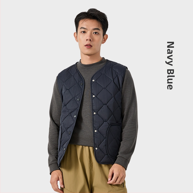 Nailoninė liemenė su poliesterio įdaru – V kaklo iškirptė, vienos eilės mygtukų užsegimas, vienalytė spalva, įprasta ilgio