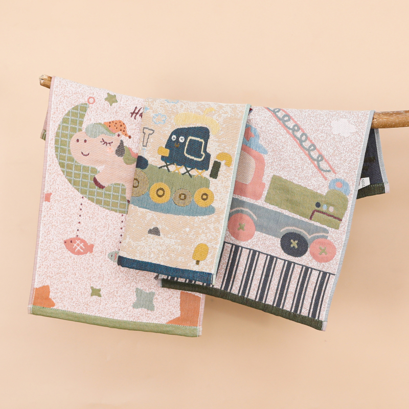 Keturių sluoksnių medvilninis vaikų rankšluostis, animacinių filmų serija, 50 g, daugiasluoksnė siūlų pynė, Jacquard audinys, logotipo atspausdinimas galimas