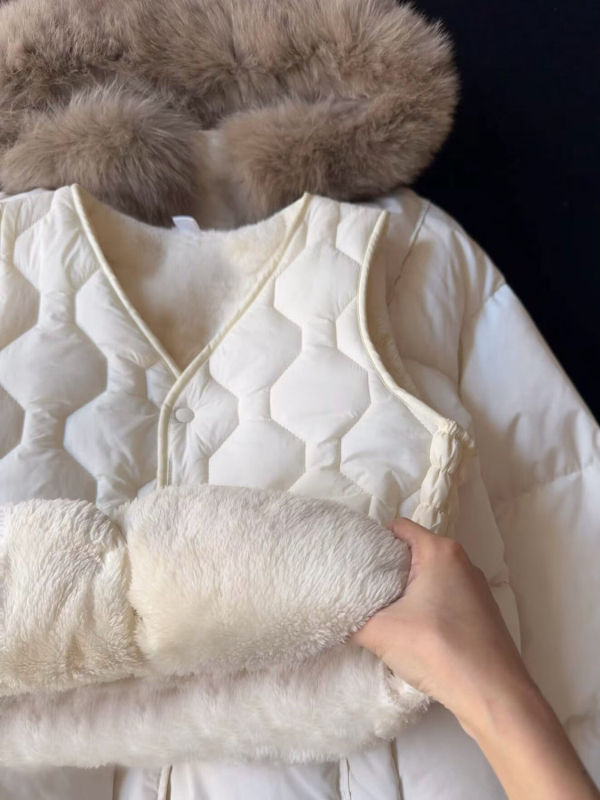 Γυναικείο κοντό γιλέκο χωρίς μανίκια, εφαρμοστό, με φλίς επένδυση, ύφασμα ρεϊόν-μάλλι προβάτου