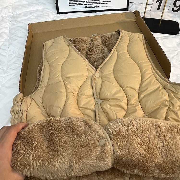 Γυναικείο κοντό γιλέκο χωρίς μανίκια, εφαρμοστό, με φλίς επένδυση, ύφασμα ρεϊόν-μάλλι προβάτου