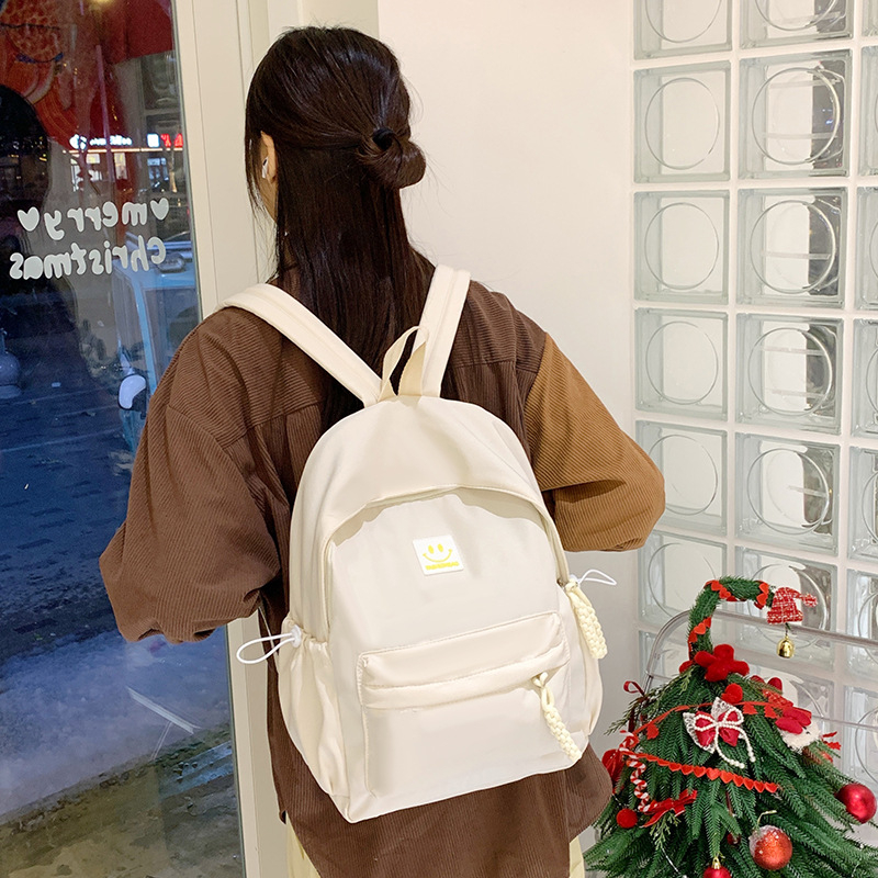 Diák hátizsák, uniszex, nylon anyagú, légáteresztő, görbült vállpántokkal (Uniszex; Nylon; Légáteresztő; Görbült vállpántok)