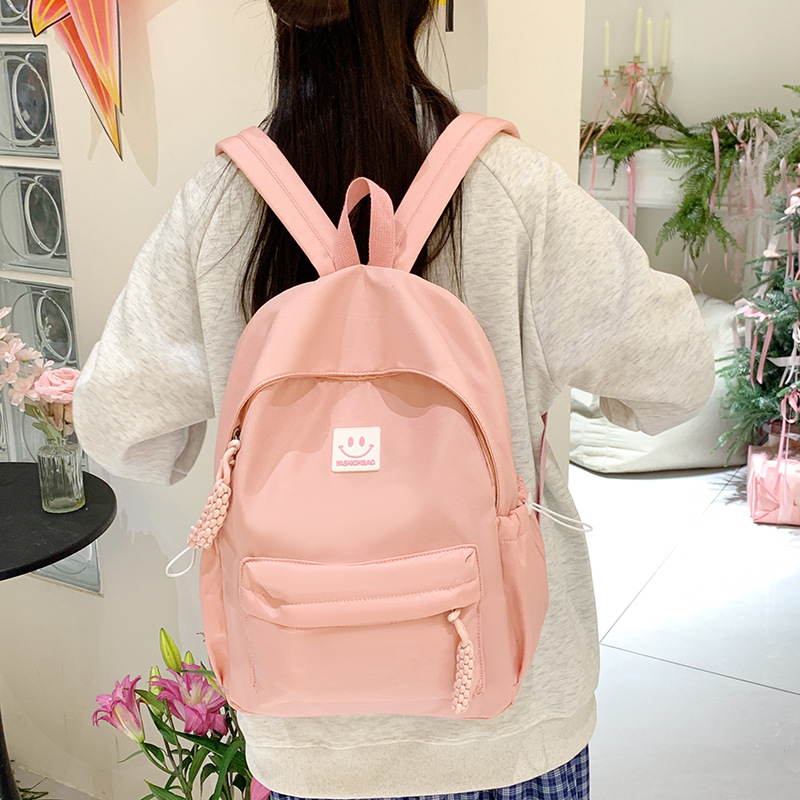 Diák hátizsák, uniszex, nylon anyagú, légáteresztő, görbült vállpántokkal (Uniszex; Nylon; Légáteresztő; Görbült vállpántok)