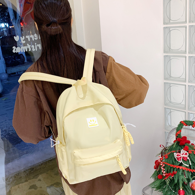 Diák hátizsák, uniszex, nylon anyagú, légáteresztő, görbült vállpántokkal (Uniszex; Nylon; Légáteresztő; Görbült vállpántok)