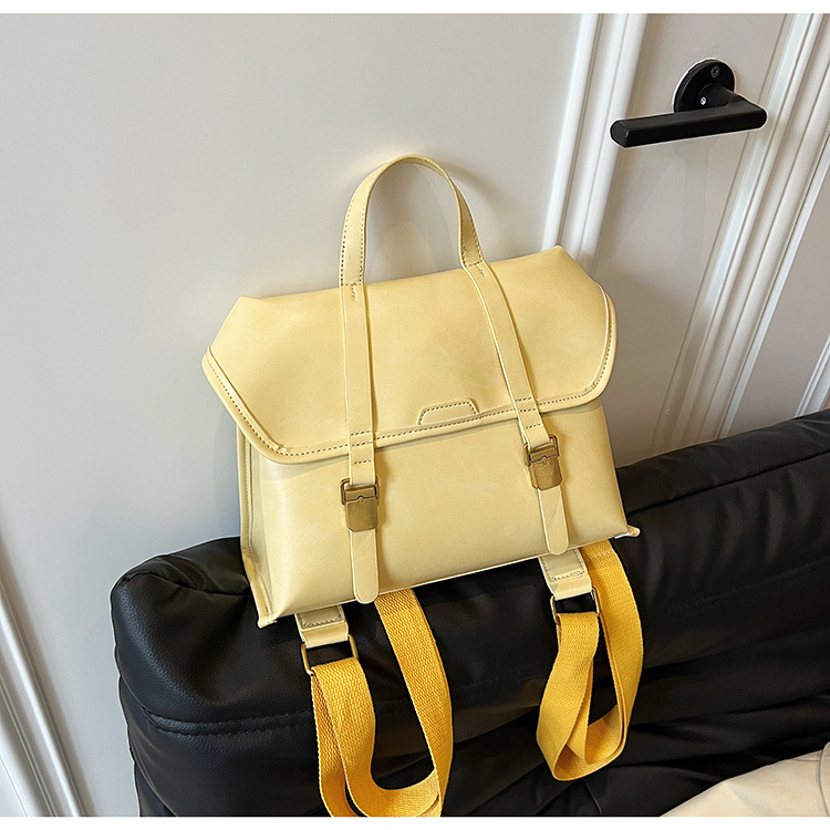 Moteriška kuprinė koledžo stiliaus su britišku dizainu, didelis talpos — PU medžiaga, 2025 metų pavasaris, be pamušalo, dengtas uždarymas, vidinė telefono kišenė