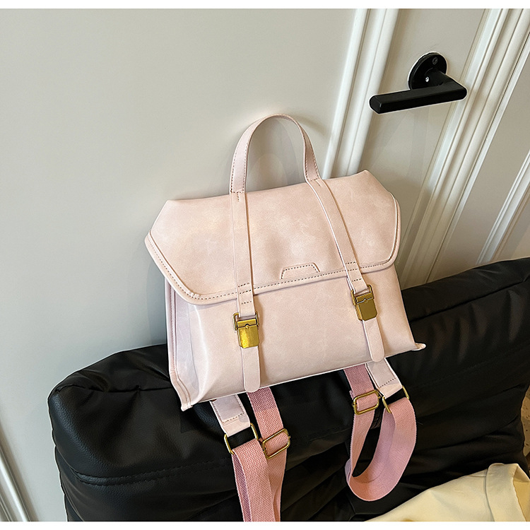 Moteriška kuprinė koledžo stiliaus su britišku dizainu, didelis talpos — PU medžiaga, 2025 metų pavasaris, be pamušalo, dengtas uždarymas, vidinė telefono kišenė