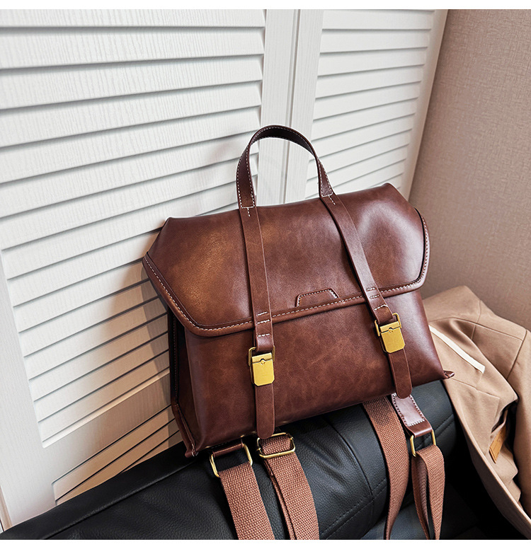 Moteriška kuprinė koledžo stiliaus su britišku dizainu, didelis talpos — PU medžiaga, 2025 metų pavasaris, be pamušalo, dengtas uždarymas, vidinė telefono kišenė