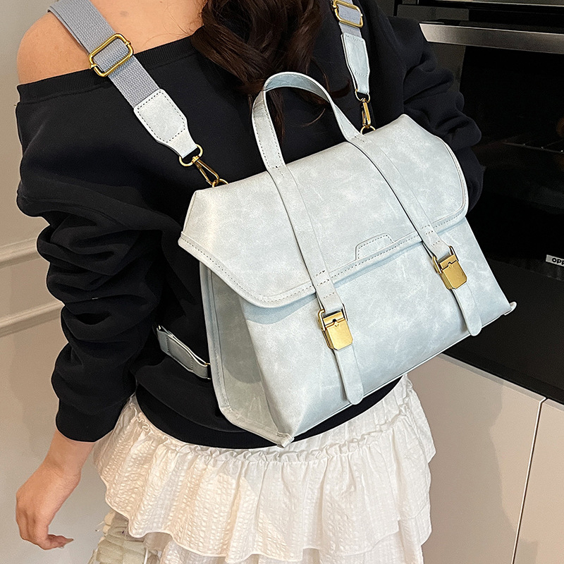 Moteriška kuprinė koledžo stiliaus su britišku dizainu, didelis talpos — PU medžiaga, 2025 metų pavasaris, be pamušalo, dengtas uždarymas, vidinė telefono kišenė