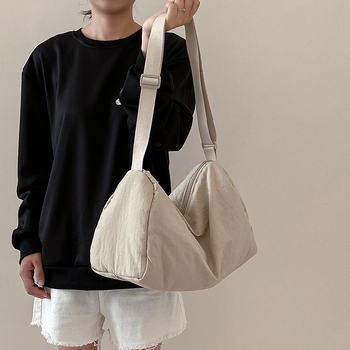 Τσάντα Tote από νάιλον σε ιαπωνικό στυλ, σώμα σε σχήμα μαξιλαριού, φερμουάρ, επένδυση από νάιλον, με μία λουρί για καθημερινή χρήση