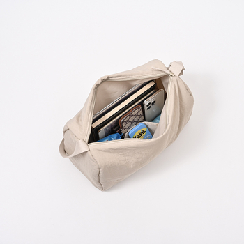 Τσάντα Tote από νάιλον σε ιαπωνικό στυλ, σώμα σε σχήμα μαξιλαριού, φερμουάρ, επένδυση από νάιλον, με μία λουρί για καθημερινή χρήση