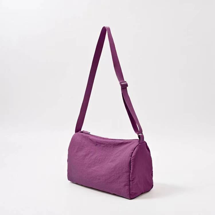 Τσάντα Tote από νάιλον σε ιαπωνικό στυλ, σώμα σε σχήμα μαξιλαριού, φερμουάρ, επένδυση από νάιλον, με μία λουρί για καθημερινή χρήση