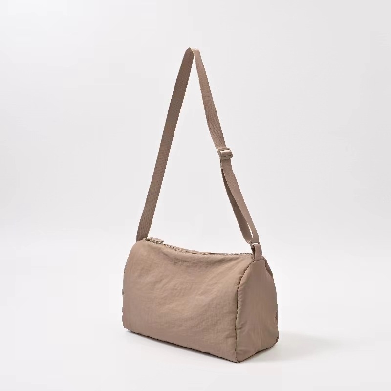 Τσάντα Tote από νάιλον σε ιαπωνικό στυλ, σώμα σε σχήμα μαξιλαριού, φερμουάρ, επένδυση από νάιλον, με μία λουρί για καθημερινή χρήση