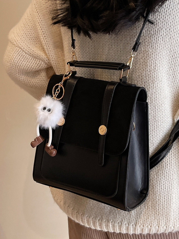 Retro kuprinė su koledžų stiliumi, daugiafunkcinė studentų kuprinė kasdieniam naudojimui ir kelionėms; PU medžiaga; sintetinės odos pamušalas; magnetinis užsegimas; vidinis skyrius su sluoksniu; atviras išorinis kišas