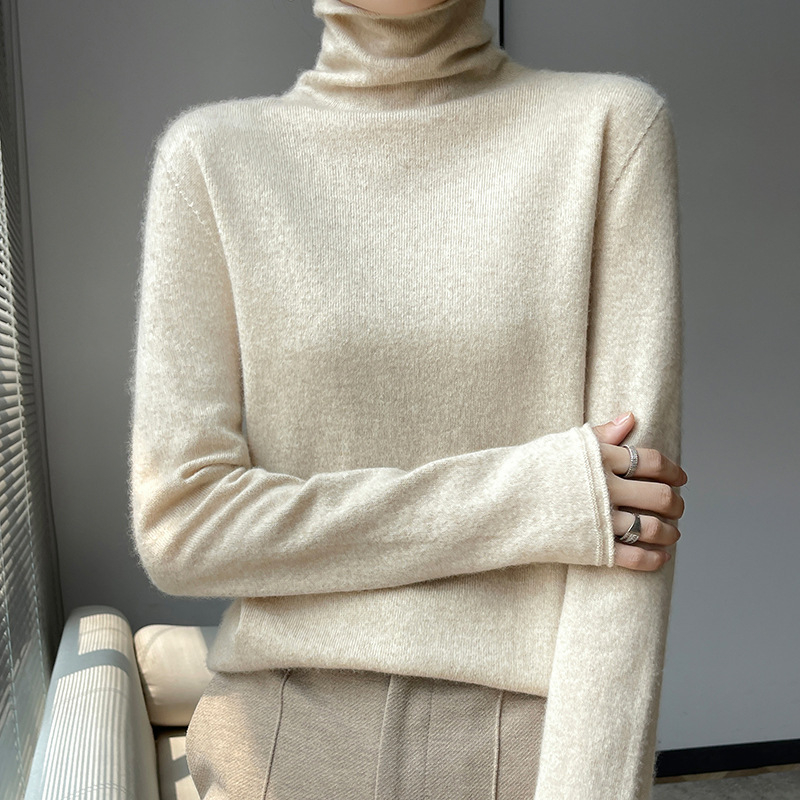 Moterinis vilnos megztinis su suktu aukštu kaklu, ilgos rankovės, įprastas kirpimas, įprastas ilgis