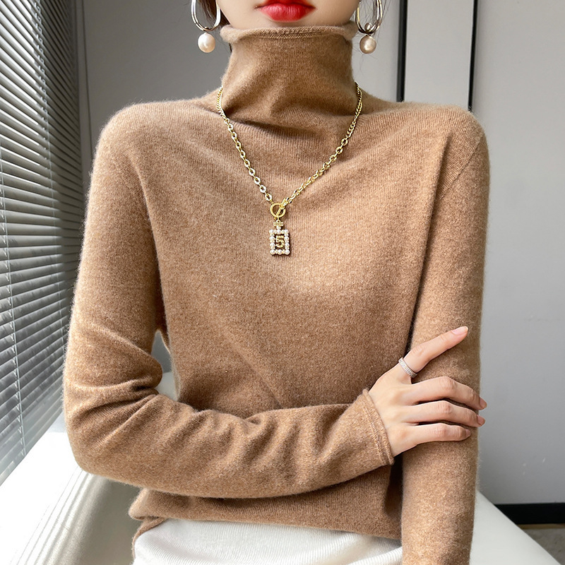 Moterinis vilnos megztinis su suktu aukštu kaklu, ilgos rankovės, įprastas kirpimas, įprastas ilgis