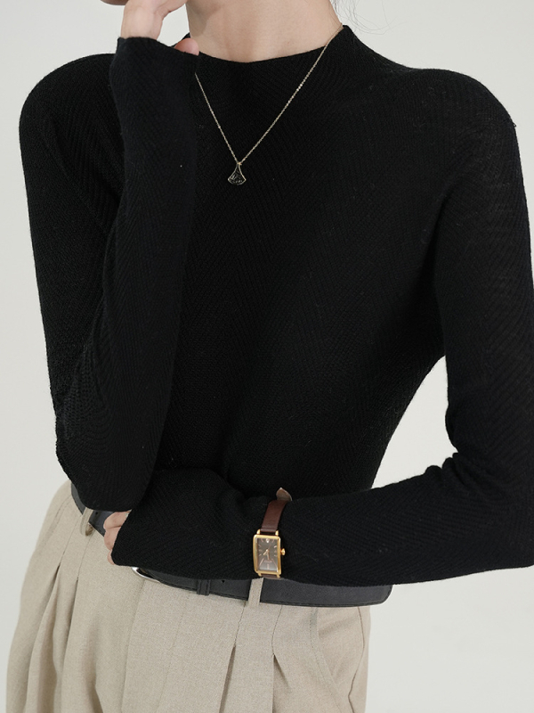 Moteriškas vilnos megztinis su pusaukščiu kaklu, siaura kirpimo linija, ilgos rankovės, 95% vilna, ruduo 2025