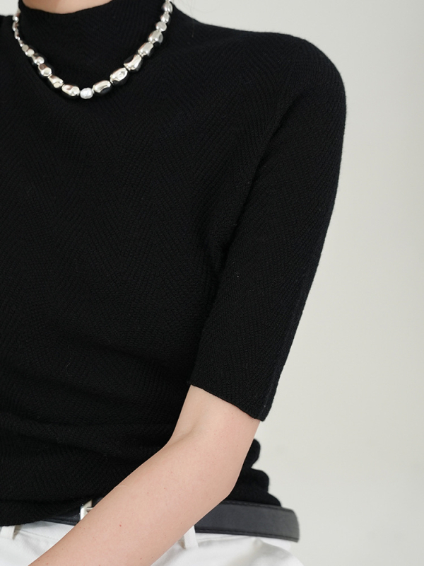 Moteriškas vilnos megztinis su pusaukščiu kaklu, siaura kirpimo linija, ilgos rankovės, 95% vilna, ruduo 2025