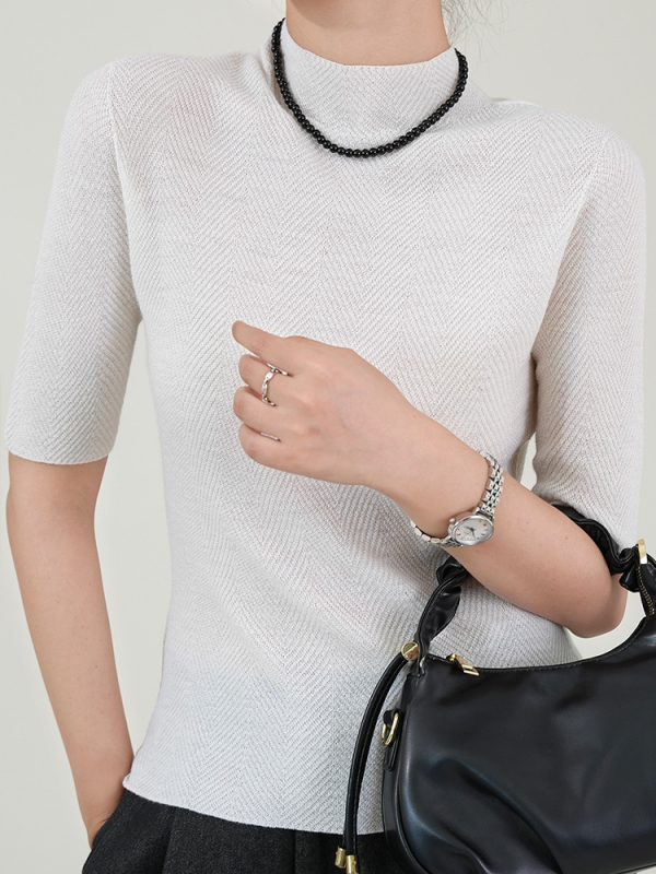 Moteriškas vilnos megztinis su pusaukščiu kaklu, siaura kirpimo linija, ilgos rankovės, 95% vilna, ruduo 2025