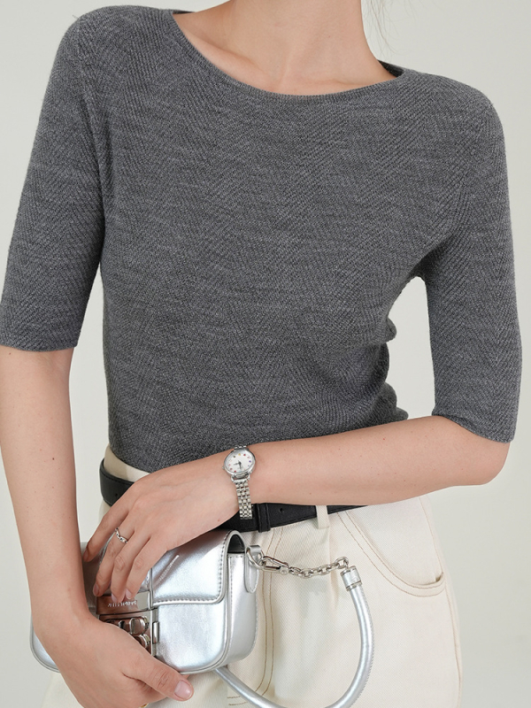 Moteriškas vilnos megztinis su pusaukščiu kaklu, siaura kirpimo linija, ilgos rankovės, 95% vilna, ruduo 2025