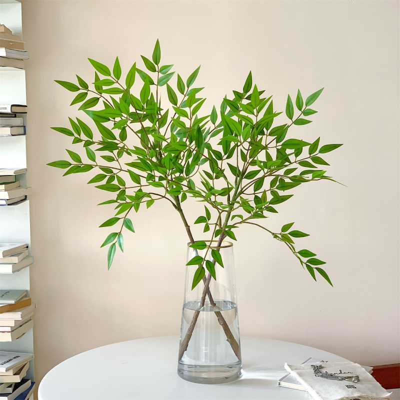 Dirbtinis Nandina bambuko augalo dekoras vidaus naudojimui – vazoninė dekoracija (Medžiagos: plastikas, minkšti klijai, minkštas PVC; Amatas: stilizavimas, reljefas, pilimas; Įvairovė: Nandina)