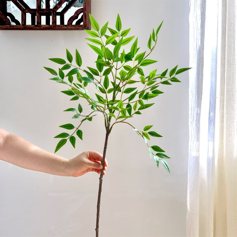 Dirbtinis Nandina bambuko augalo dekoras vidaus naudojimui – vazoninė dekoracija (Medžiagos: plastikas, minkšti klijai, minkštas PVC; Amatas: stilizavimas, reljefas, pilimas; Įvairovė: Nandina)