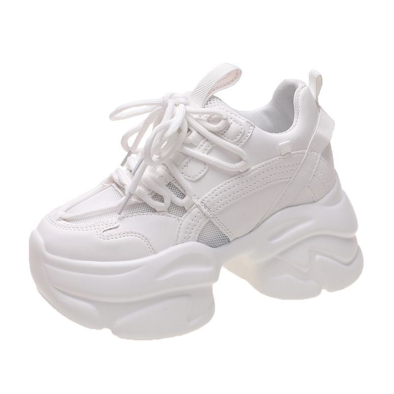 Нови летни дамски кецове с масивна подметка за износ, 2025 г., увеличаващи височината, с дебела подметка, бели кецове, които правят краката да изглеждат по-малки, дишаща мрежеста горна част за спорт