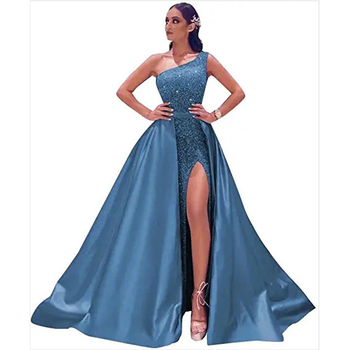 Večernja haljina bez naramenica, s prorezom i otvorenim leđima; tkanina: poliester s elastanom i regenerirana vlakna celuloze; batik postupak